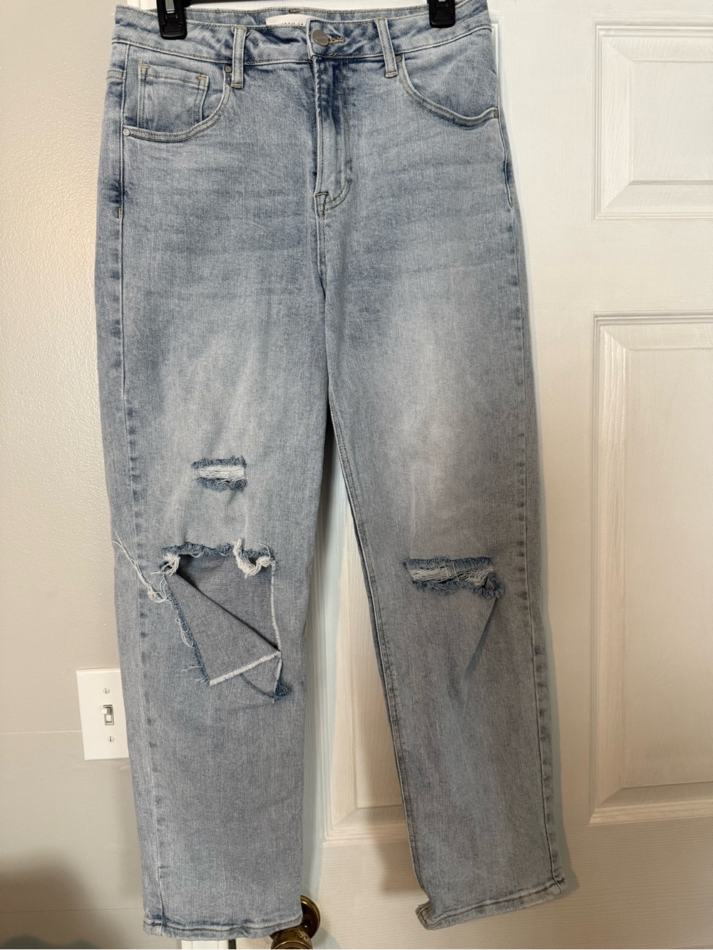 Light Wash Distressed Women’s Jeans- Risen